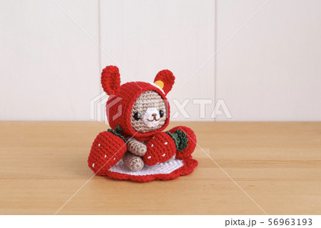 イチゴ、いかがでしょう？ 56963193