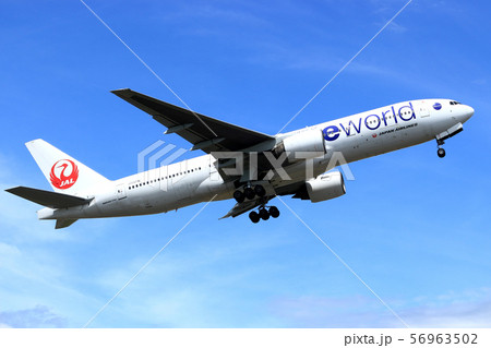 大阪国際空港　飛行機　離陸 56963502