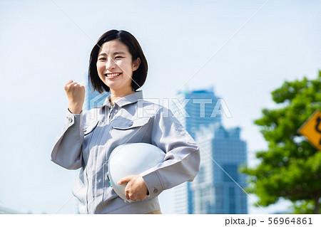 女性作業員   事務員 　OL　ビジネス　スーツ　ポートレート　リクルート 56964861