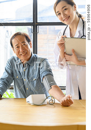 シニアライフスタイル　訪問介護・医療　健康・血圧 56964906