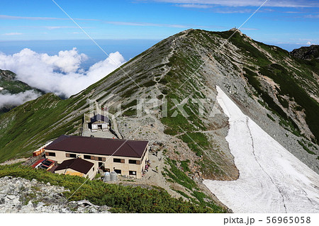 稜線と剣御前小屋 稜線と剣御前小屋 56965058