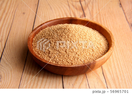 木の器に盛ったアマランサス 56965701