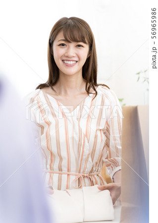 ショップ店員 ショップ店員 56965986