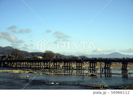 渡月橋と比叡山 56966112