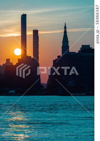 Manhattanhenge in New York City, マンハッタンヘンジ Manhattanhenge in New York City, マンハッタンヘンジ 56966387