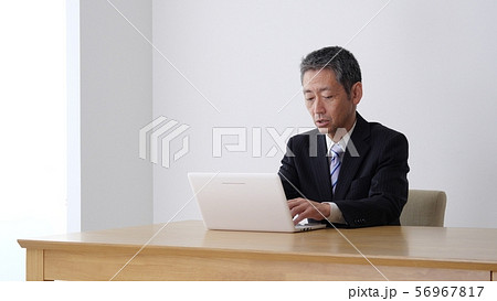 男性 50代 60代 パソコン 男性 50代 60代 パソコン 56967817