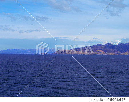 津軽海峡より望む青森津軽半島 56968643