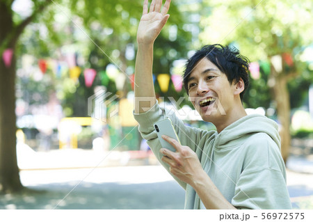 イクメン　若い男性 56972575