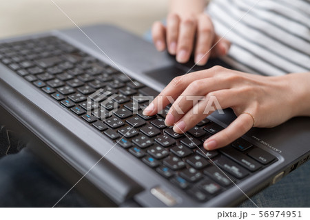 パソコンキーボード 56974951
