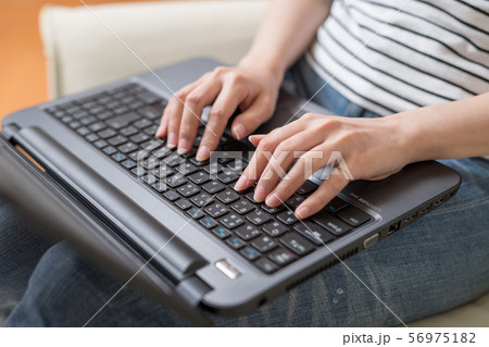 パソコンキーボード 56975182