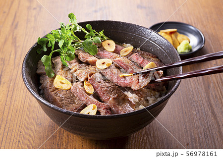 ステーキ丼 56978161