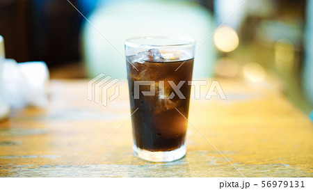 レトロな喫茶店のアイスコーヒー 56979131