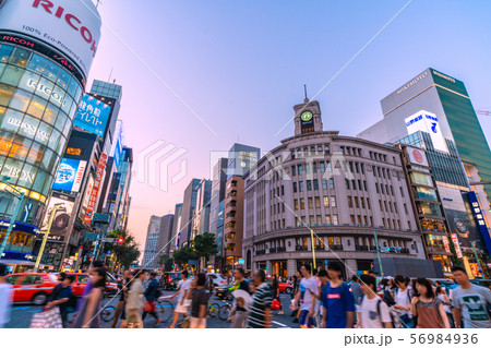 日本の東京都市景観 東京・銀座（自転車押し歩き） 56984936