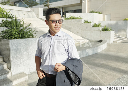 Entrepreneur walking in big city 56988123