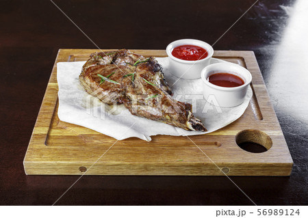 cooked bone steak 56989124