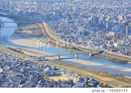 金華山から眺めた長良川･金華橋（岐阜県岐阜市） 56990743