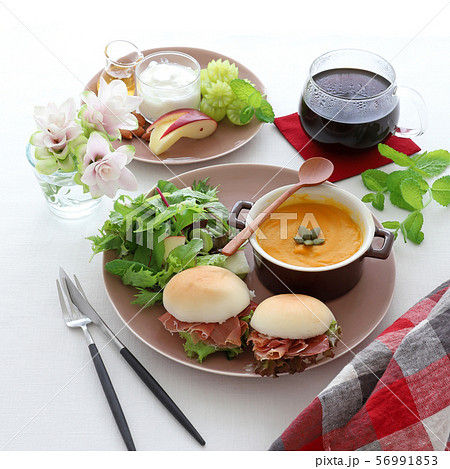 かぼちゃのポタージュの朝食 56991853