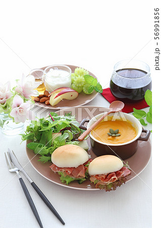 かぼちゃのポタージュの朝食 かぼちゃのポタージュの朝食 56991856