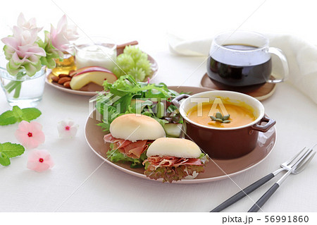 かぼちゃのポタージュの朝食 かぼちゃのポタージュの朝食 56991860