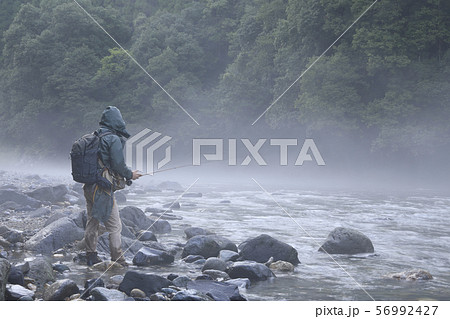 渓流釣り　 56992427