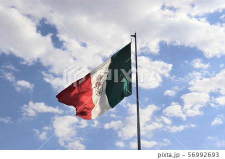 メキシコシティー、ソカロ広場のメキシコ国旗 メキシコシティー、ソカロ広場のメキシコ国旗 56992693