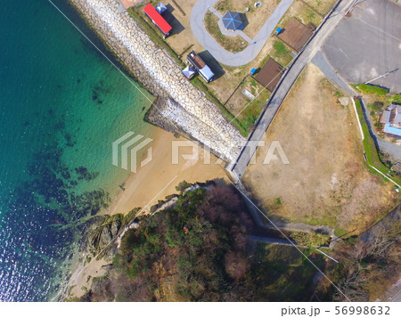 伯方島からの上空からの景観･瀬戸内海〜ドローンで空撮（伯方島／愛媛県今治市伯方町） 56998632