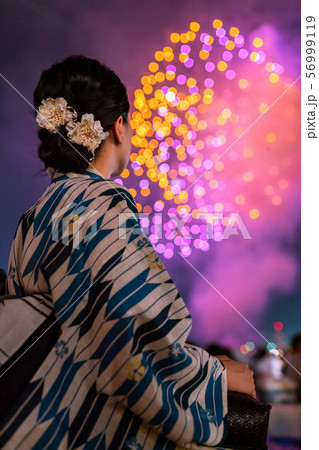 浴衣美人と花火の写真素材