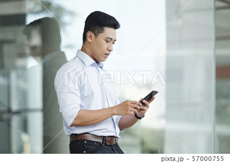 Young entrepreneur checking phone 57000755