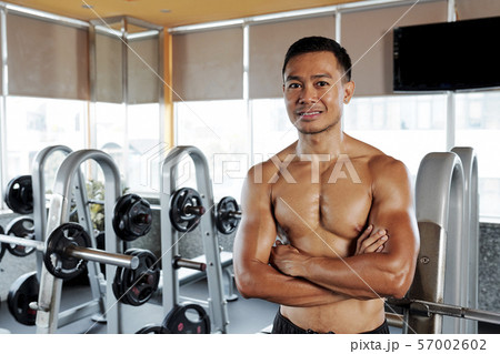 Confident sportsman in gym 57002602