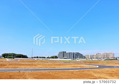 青空の街と再開発の土地 青空の街と再開発の土地 57003732