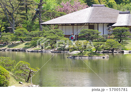 広島縮景園の濯えい池と清風館 57005781