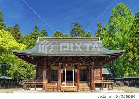 初夏の上杉神社本殿　山形米沢 57006994