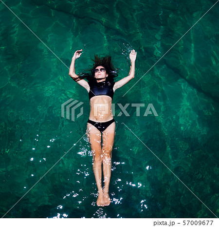 Aerial view of a woman in the sea 57009677