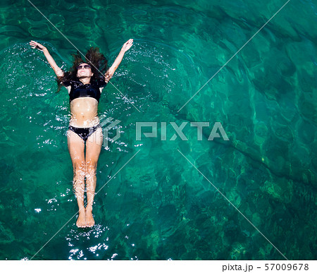 Aerial view of a woman in the sea 57009678