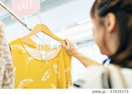 ショッピング アパレル 洋服 女性 主婦 57010175