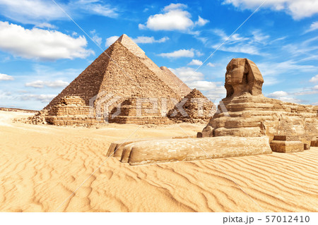 View on the Great Sphinx and the Pyramids in Giza 57012410