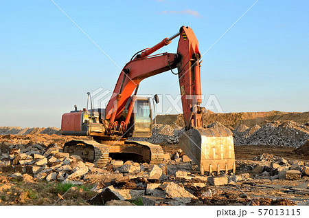 Heavy excavator working in a construction site Heavy excavator working in a construction site 57013115