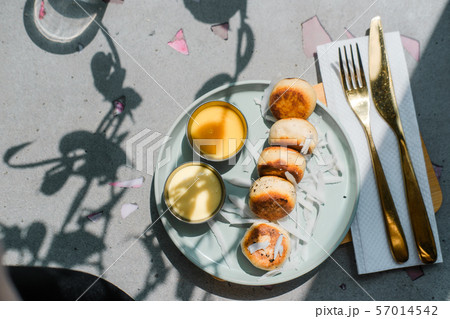 Vegan tofu baked cheese pancakes with mango Vegan tofu baked cheese pancakes with mango 57014542