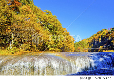 吹割の滝と虹 57015377