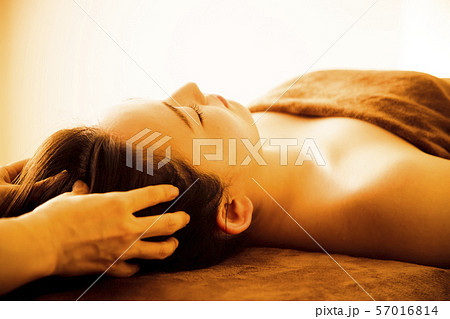 エステ　女性　ビューティー　美容　エステサロン 57016814