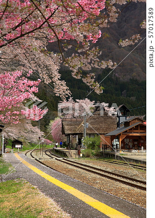 春の湯野上温泉駅 57017589