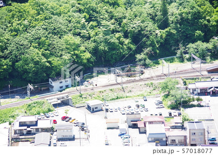 まるでジオラマのような夏の山寺 57018077
