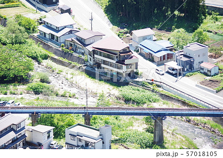 まるでジオラマのような夏の山寺 57018105