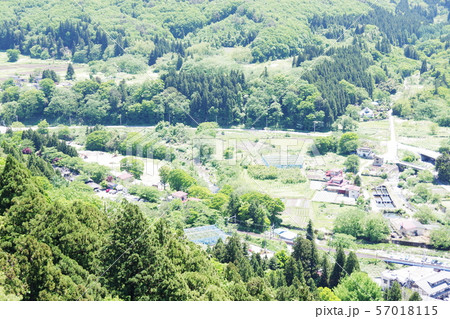 まるでジオラマのような夏の山寺 57018115