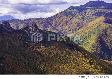 (群馬県)荒涼とした万座温泉の山並み 秋 (群馬県)荒涼とした万座温泉の山並み 秋 57018429
