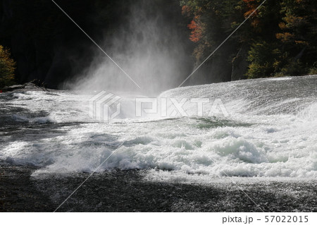 吹割の滝：群馬県沼田市利根町の景勝地（2） 57022015