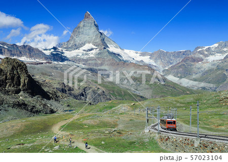ゴルナーグラート〜リッフェルベルクのハイキング マッターホルン ゴルナーグラート〜リッフェルベルクのハイキング マッターホルン 57023104