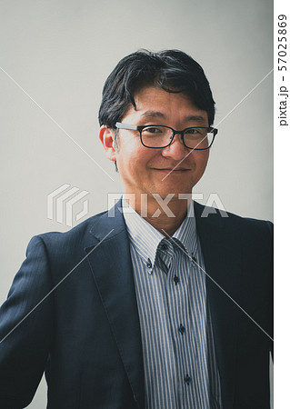 笑顔のミドルビジネスマン 中年 日本人男性 ポートレート 笑顔のミドルビジネスマン 中年 日本人男性 ポートレート 57025869