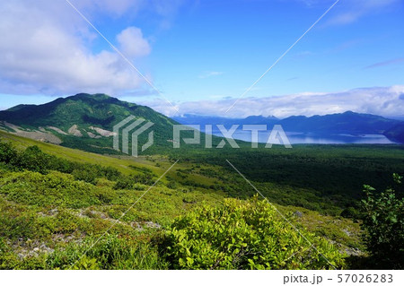 樽前山からの風不死岳と支笏湖 57026283