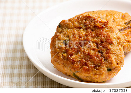 鶏肉のハンバーグ。 57027533